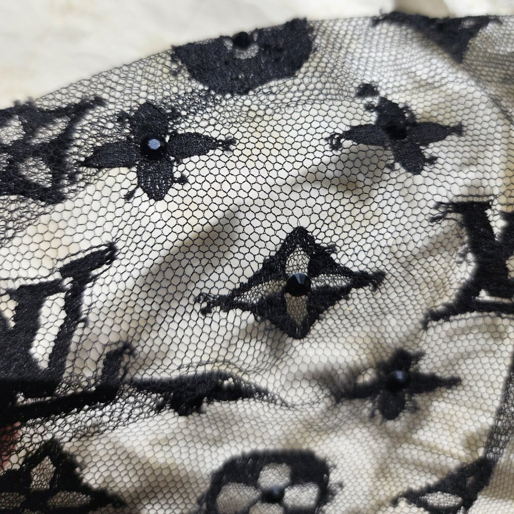 LOUIS VUITTON - EXTREMELY RARE, AUTHENTIC, ICONIC, LACE, MONOGRAM FACE MASK - Picture 2 of 16
